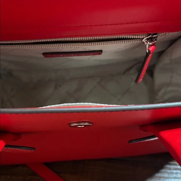 Michael Kors Scarlet Satchel with wallet - Picture 5 of 6